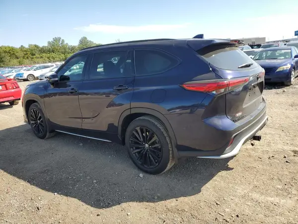 5TDJZRBH8NS213865 2022 TOYOTA HIGHLANDER - Image 2