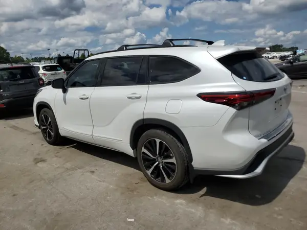 5TDJZRBH8NS219262 2022 TOYOTA HIGHLANDER - Image 2