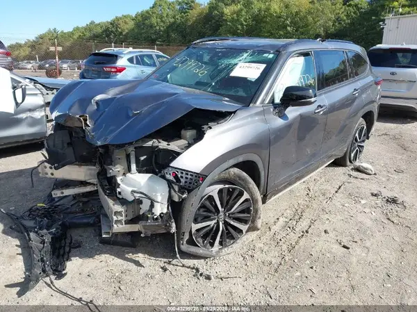 5TDJZRBH9MS071895 2021 TOYOTA HIGHLANDER - Image 2