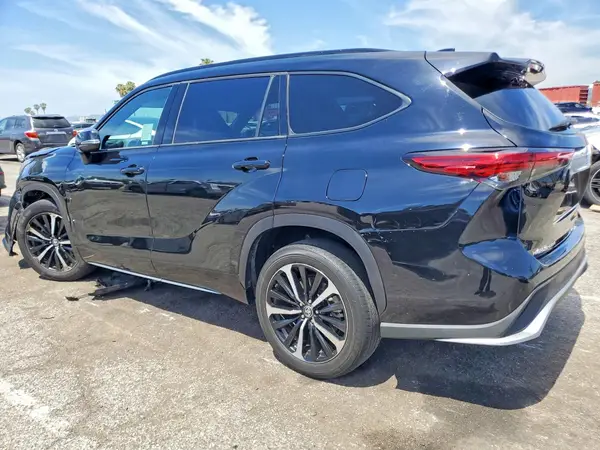 5TDJZRBH9MS071959 2021 TOYOTA HIGHLANDER - Image 2