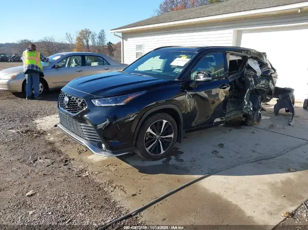 5TDJZRBH9MS135546 2021 TOYOTA HIGHLANDER - Image 2
