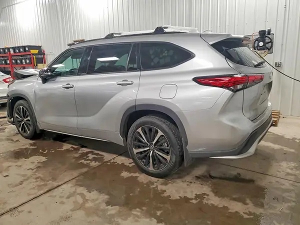 5TDJZRBH9MS139127 2021 TOYOTA HIGHLANDER - Image 2