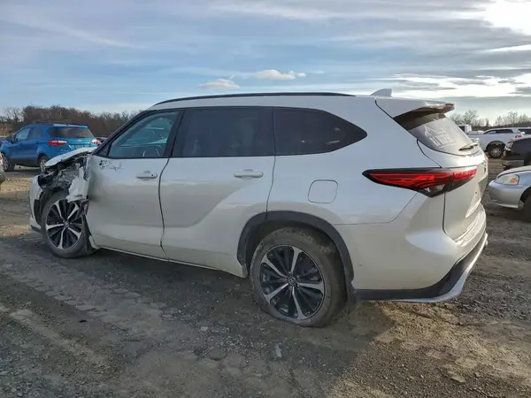 5TDJZRBH9MS141217 2021 TOYOTA HIGHLANDER - Image 2