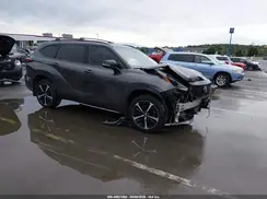 5TDJZRBH9NS169830 2022 TOYOTA HIGHLANDER