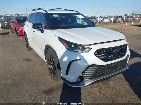 5TDJZRBH9NS182805 2022 TOYOTA HIGHLANDER - Image 1
