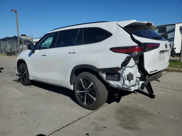 5TDJZRBH9NS186174 2022 TOYOTA HIGHLANDER - Image 2