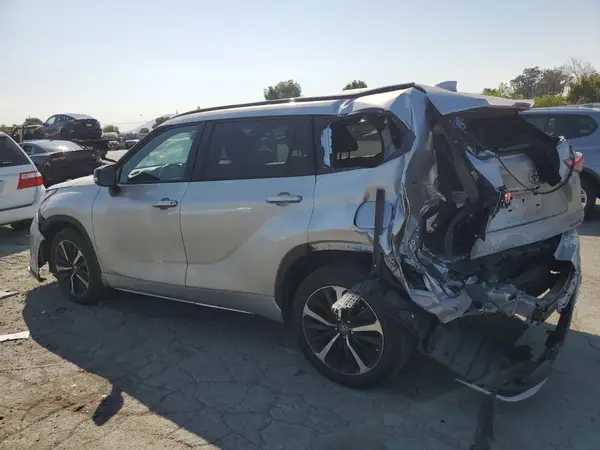 5TDJZRBHXMS069413 2021 TOYOTA HIGHLANDER - Image 2