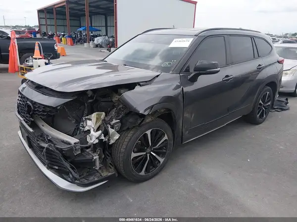 5TDJZRBHXMS108095 2021 TOYOTA HIGHLANDER - Image 2