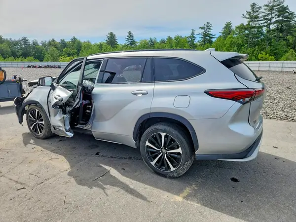 5TDJZRBHXMS157104 2021 TOYOTA HIGHLANDER - Image 2