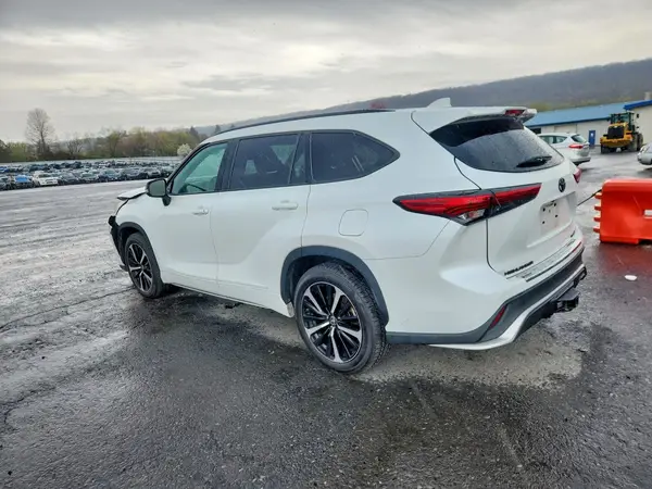 5TDJZRBHXNS185051 2022 TOYOTA HIGHLANDER - Image 2