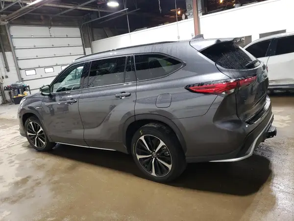 5TDJZRBHXNS208506 2022 TOYOTA HIGHLANDER - Image 2