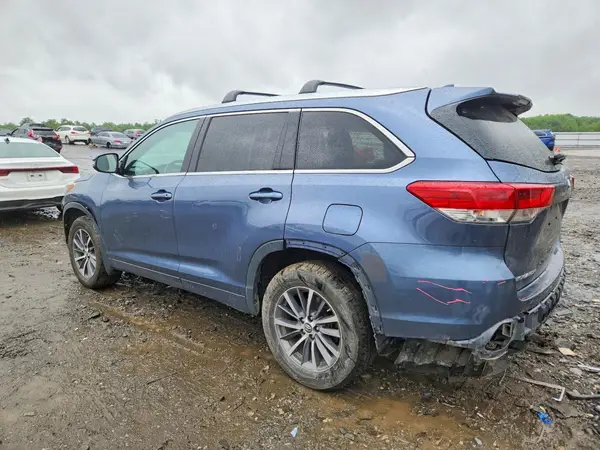 5TDJZRFH0HS367730 2017 TOYOTA HIGHLANDER - Image 2
