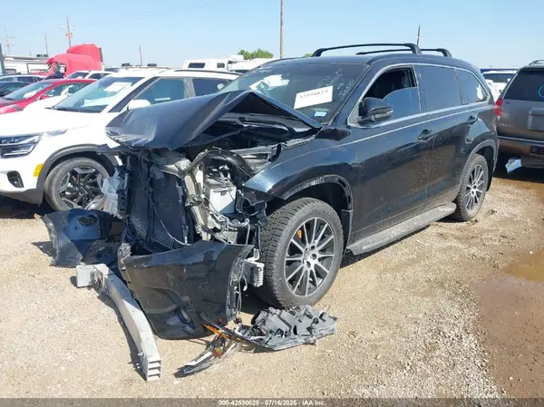 5TDJZRFH0HS368375 2017 TOYOTA HIGHLANDER - Image 2