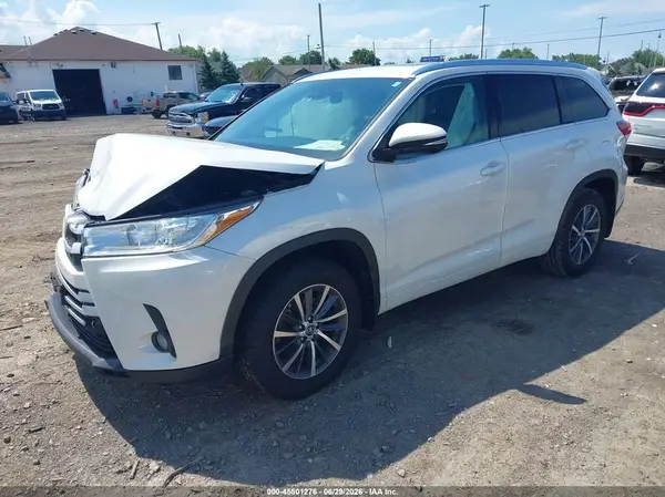 5TDJZRFH0HS368800 2017 TOYOTA HIGHLANDER - Image 2