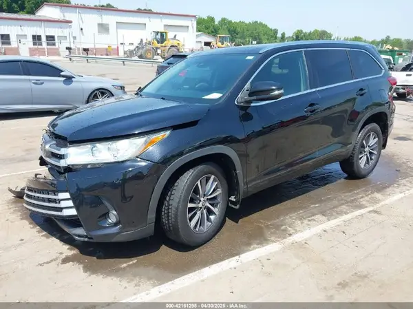 5TDJZRFH0HS370238 2017 TOYOTA HIGHLANDER - Image 2