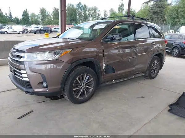 5TDJZRFH0HS374600 2017 TOYOTA HIGHLANDER - Image 2