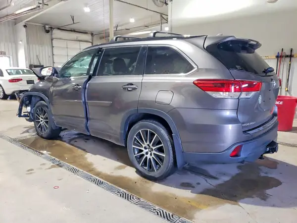 5TDJZRFH0HS375357 2017 TOYOTA HIGHLANDER - Image 2