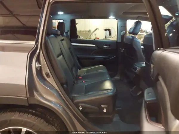 5TDJZRFH0HS377397 2017 TOYOTA HIGHLANDER - Image 8
