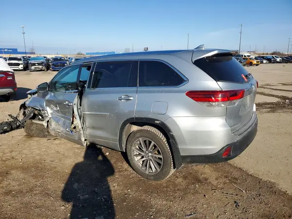 5TDJZRFH0HS377612 2017 TOYOTA HIGHLANDER - Image 2