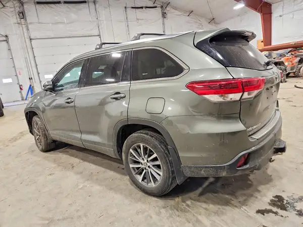 5TDJZRFH0HS379098 2017 TOYOTA HIGHLANDER - Image 2