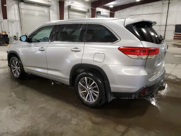 5TDJZRFH0HS380476 2017 TOYOTA HIGHLANDER - Image 2