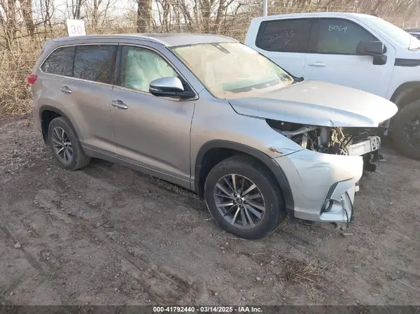 5TDJZRFH0HS382194 2017 TOYOTA HIGHLANDER - Image 1