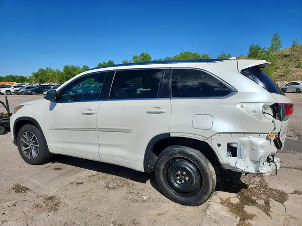 5TDJZRFH0HS382731 2017 TOYOTA HIGHLANDER - Image 2