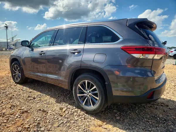 5TDJZRFH0HS385435 2017 TOYOTA HIGHLANDER - Image 2