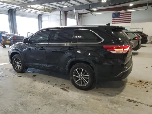 5TDJZRFH0HS387881 2017 TOYOTA HIGHLANDER - Image 2