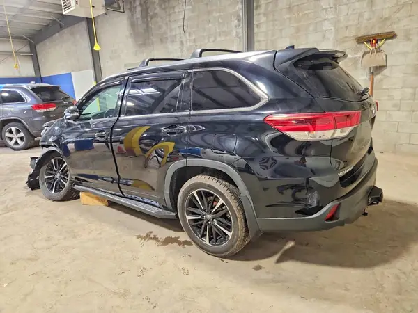 5TDJZRFH0HS389212 2017 TOYOTA HIGHLANDER - Image 2