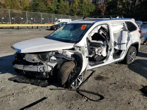 5TDJZRFH0HS389419 2017 TOYOTA HIGHLANDER - Image 1