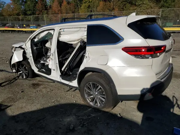 5TDJZRFH0HS389419 2017 TOYOTA HIGHLANDER - Image 2