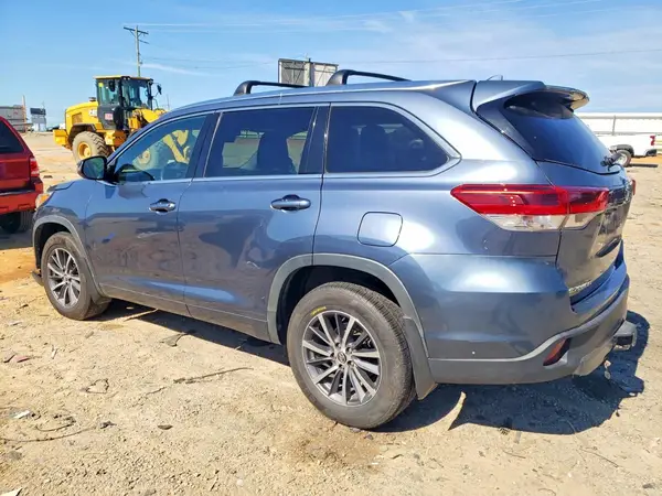 5TDJZRFH0HS397617 2017 TOYOTA HIGHLANDER - Image 2