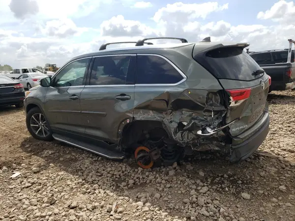 5TDJZRFH0HS403173 2017 TOYOTA HIGHLANDER - Image 2