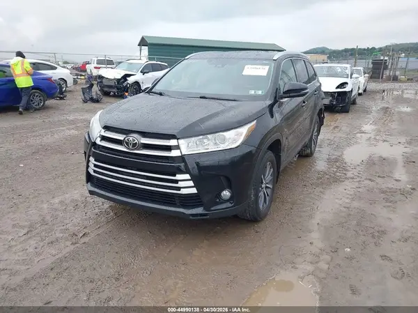 5TDJZRFH0HS407692 2017 TOYOTA HIGHLANDER - Image 2