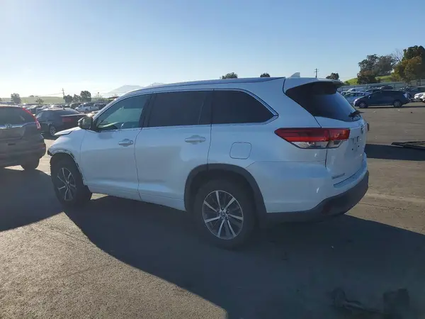 5TDJZRFH0HS415291 2017 TOYOTA HIGHLANDER - Image 2