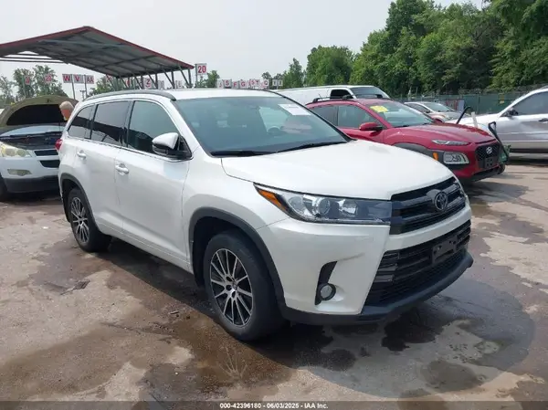 5TDJZRFH0HS417638 2017 TOYOTA HIGHLANDER - Image 1