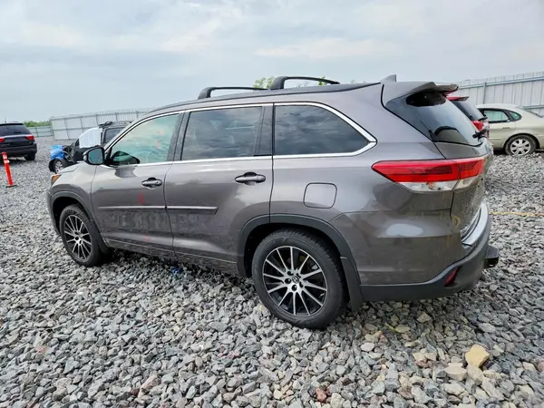 5TDJZRFH0HS419762 2017 TOYOTA HIGHLANDER - Image 2