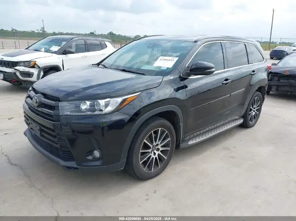 5TDJZRFH0HS420409 2017 TOYOTA HIGHLANDER - Image 2