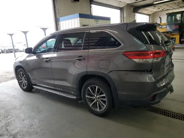 5TDJZRFH0HS427473 2017 TOYOTA HIGHLANDER - Image 2
