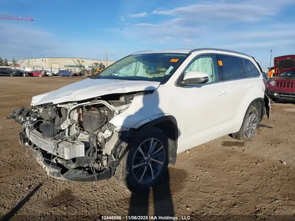 5TDJZRFH0HS427683 2017 TOYOTA HIGHLANDER - Image 2