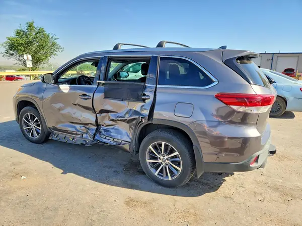5TDJZRFH0HS429921 2017 TOYOTA HIGHLANDER - Image 2