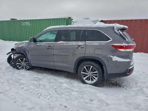 5TDJZRFH0HS429949 2017 TOYOTA HIGHLANDER - Image 2