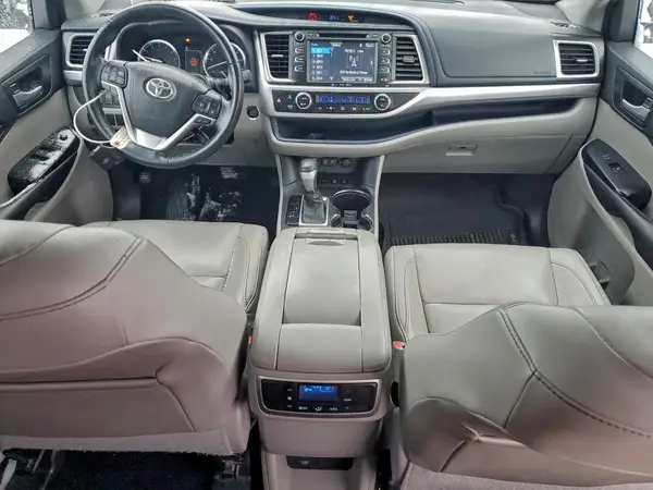 5TDJZRFH0HS429949 2017 TOYOTA HIGHLANDER - Image 8