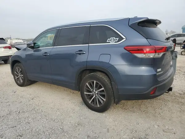 5TDJZRFH0HS429966 2017 TOYOTA HIGHLANDER - Image 2