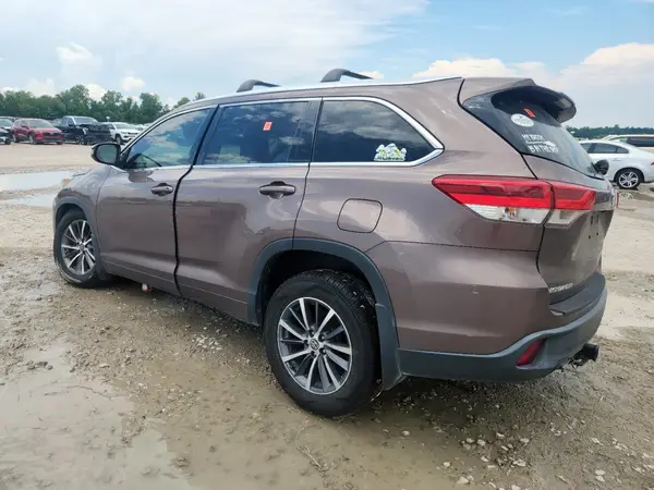 5TDJZRFH0HS430051 2017 TOYOTA HIGHLANDER - Image 2