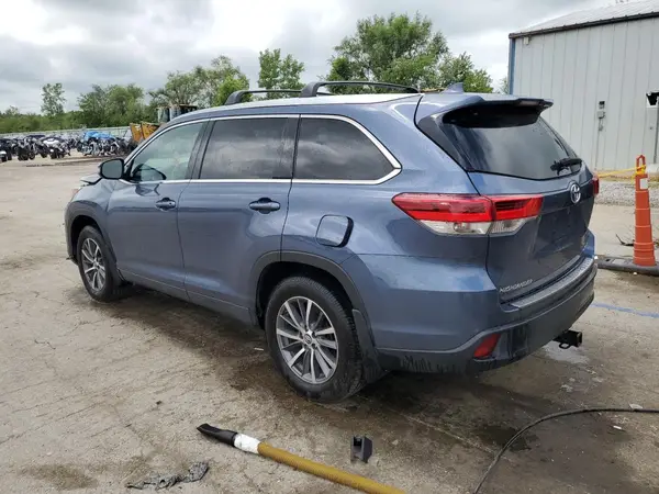 5TDJZRFH0HS430308 2017 TOYOTA HIGHLANDER - Image 2