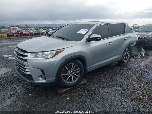 5TDJZRFH0HS432463 2017 TOYOTA HIGHLANDER - Image 2