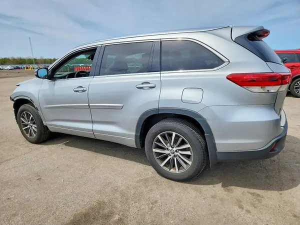 5TDJZRFH0HS434794 2017 TOYOTA HIGHLANDER - Image 2