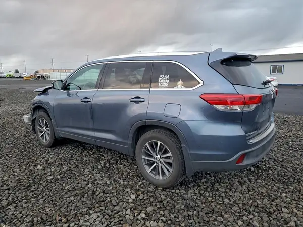 5TDJZRFH0HS436545 2017 TOYOTA HIGHLANDER - Image 2